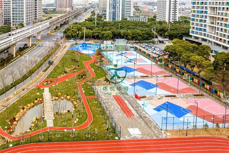 昆山花橋開發區徐公橋小學-藍球場、排球場、足球場、跳遠池、兒童游樂園驗收